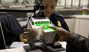Avläsning av fingertryck i USA, passkontroll
